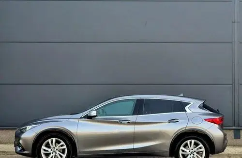 INFINITI Q30 