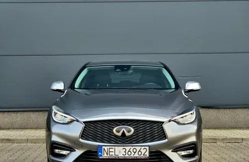 INFINITI Q30 