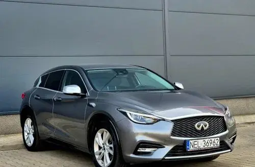 INFINITI Q30 
