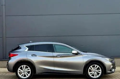 INFINITI Q30 