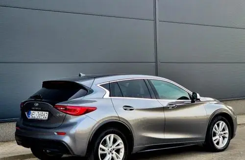 INFINITI Q30 