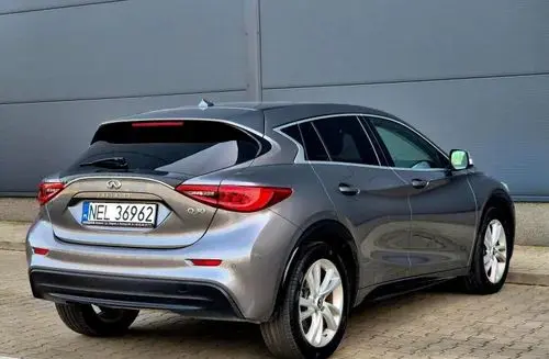 INFINITI Q30 