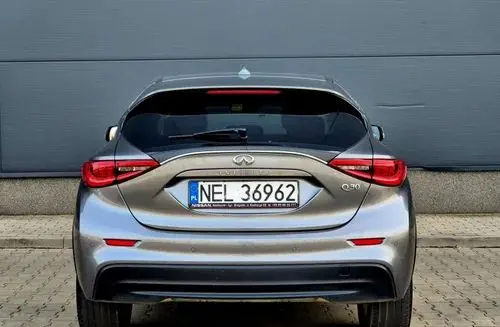 INFINITI Q30 