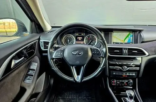 INFINITI Q30 