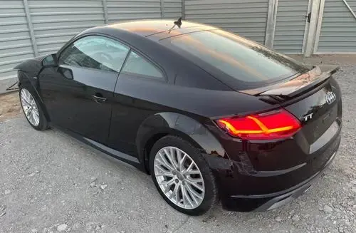 AUDI TT 