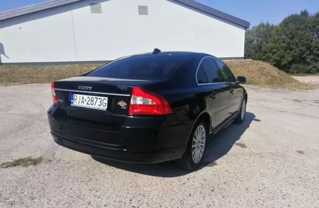 VOLVO S80 