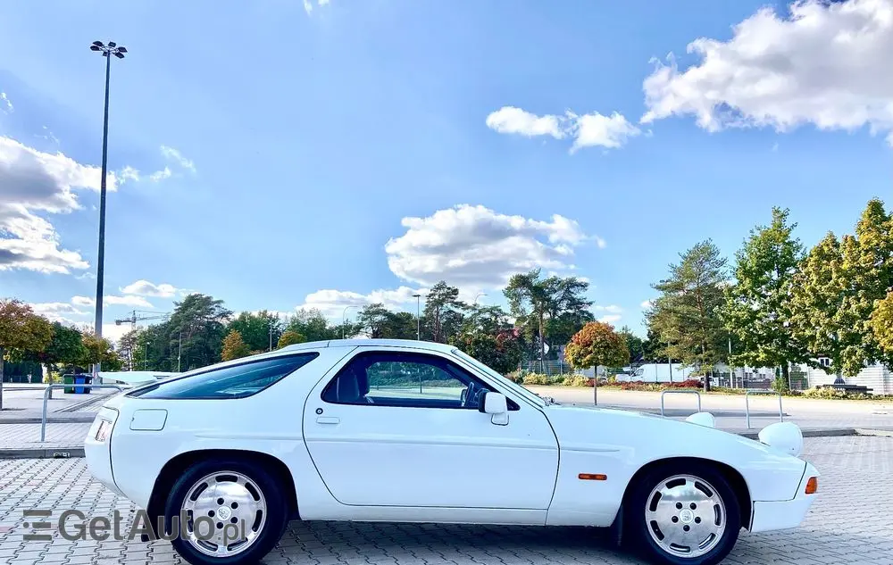 PORSCHE 928 
