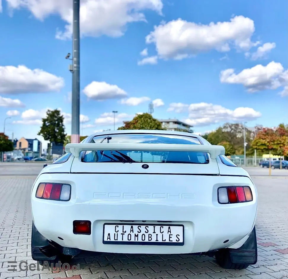 PORSCHE 928 