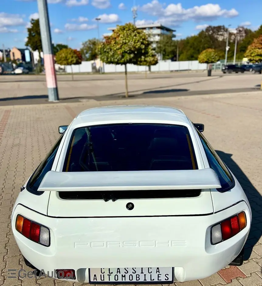 PORSCHE 928 