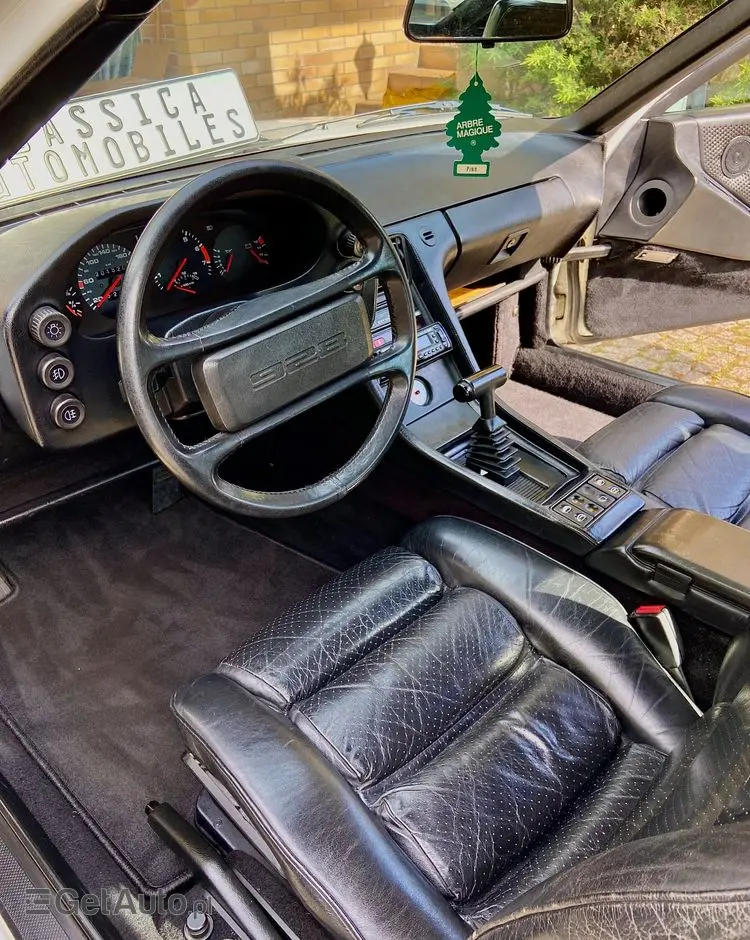PORSCHE 928 