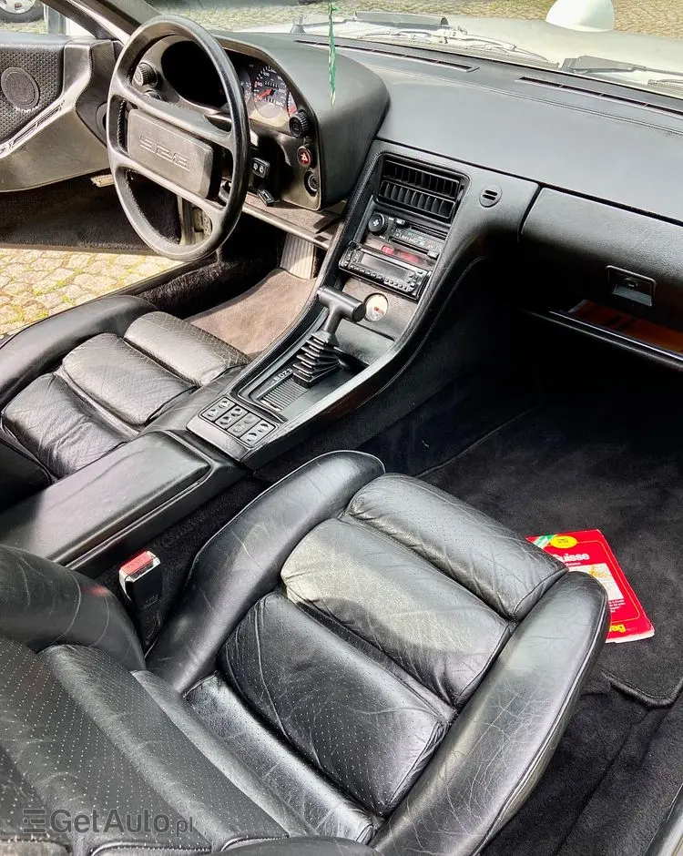 PORSCHE 928 