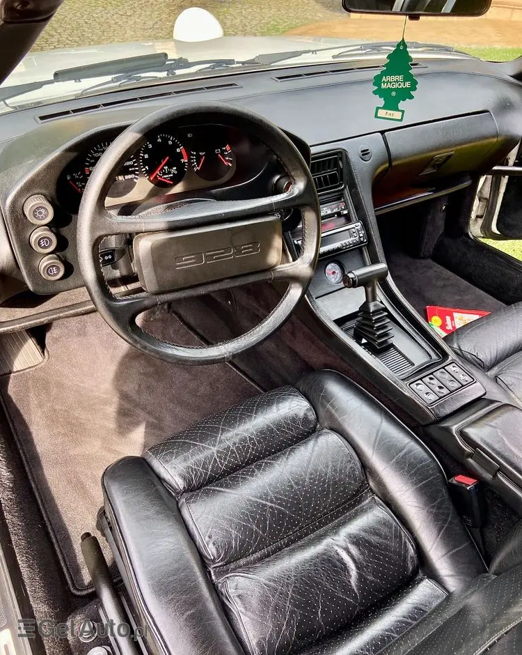 PORSCHE 928 