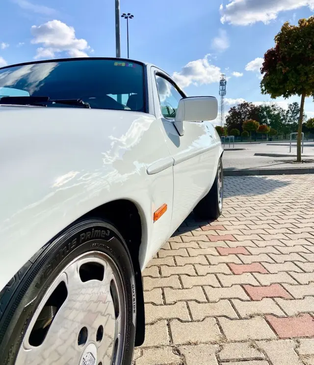 PORSCHE 928 
