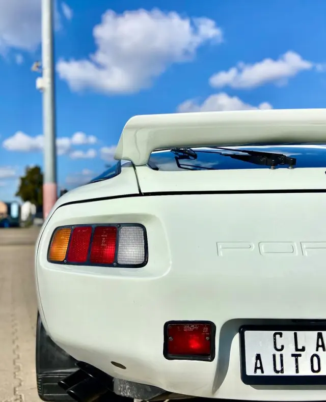PORSCHE 928 
