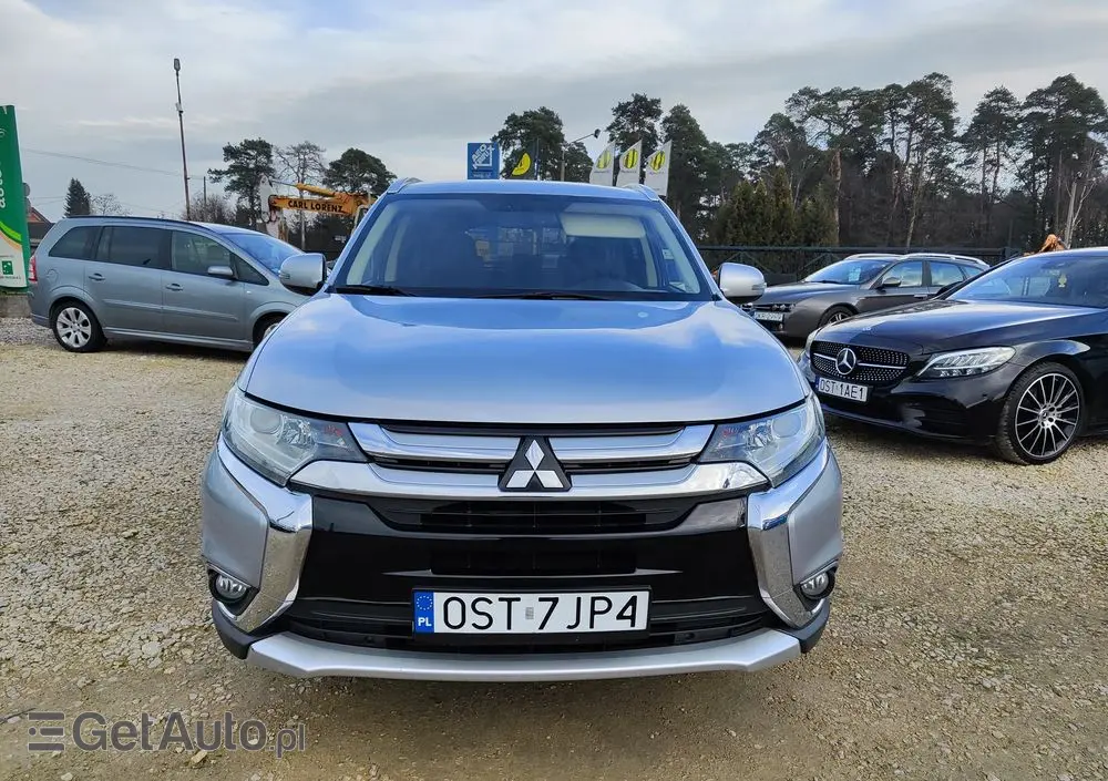 MITSUBISHI Outlander 2.0 2WD CVT Diamant Edition+