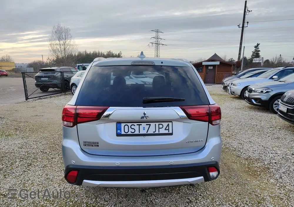 MITSUBISHI Outlander 2.0 2WD CVT Diamant Edition+
