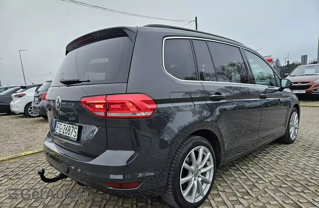 VOLKSWAGEN Touran 