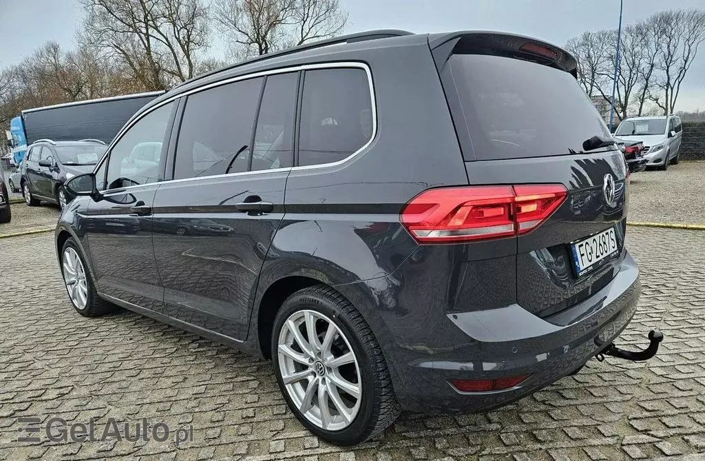 VOLKSWAGEN Touran 