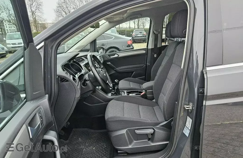 VOLKSWAGEN Touran 