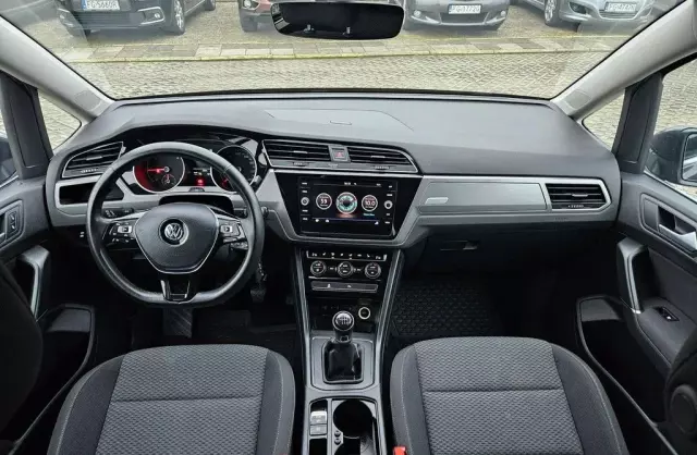 VOLKSWAGEN Touran 