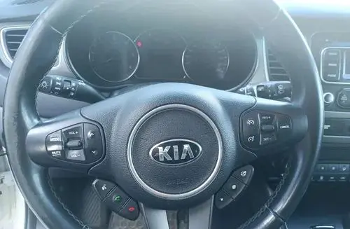 KIA Carens 