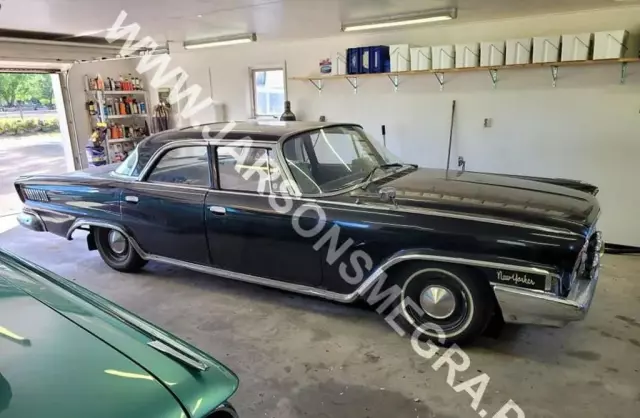 CHRYSLER New Yorker Sedan 6.8 V8 