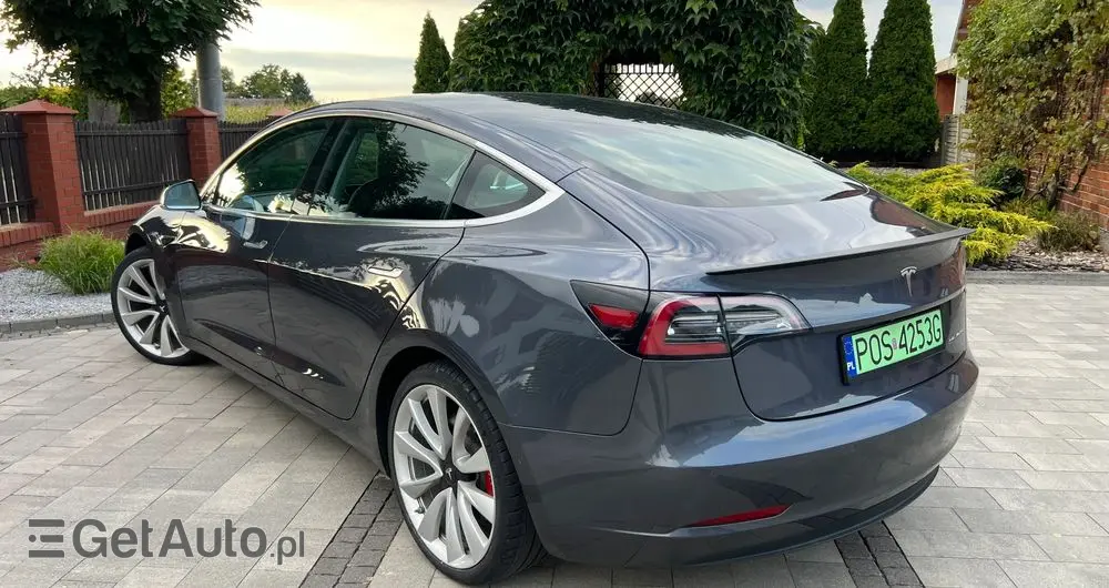 TESLA Model 3 Langstreckenbatterie Allradantrieb Dual Motor Performance
