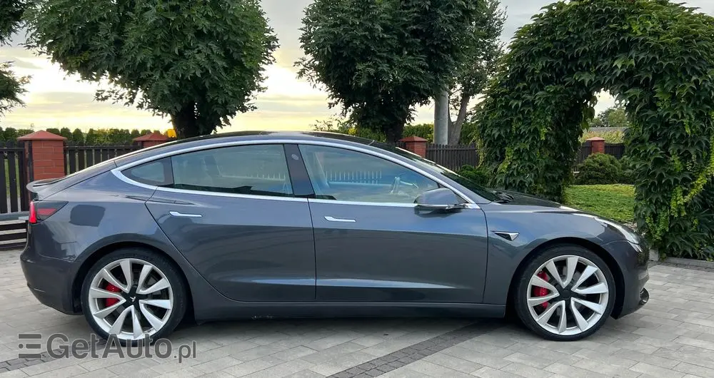 TESLA Model 3 Langstreckenbatterie Allradantrieb Dual Motor Performance