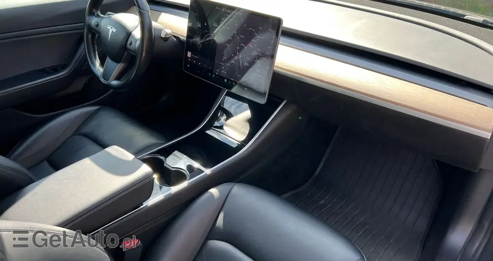 TESLA Model 3 Langstreckenbatterie Allradantrieb Dual Motor Performance