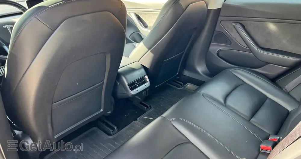 TESLA Model 3 Langstreckenbatterie Allradantrieb Dual Motor Performance