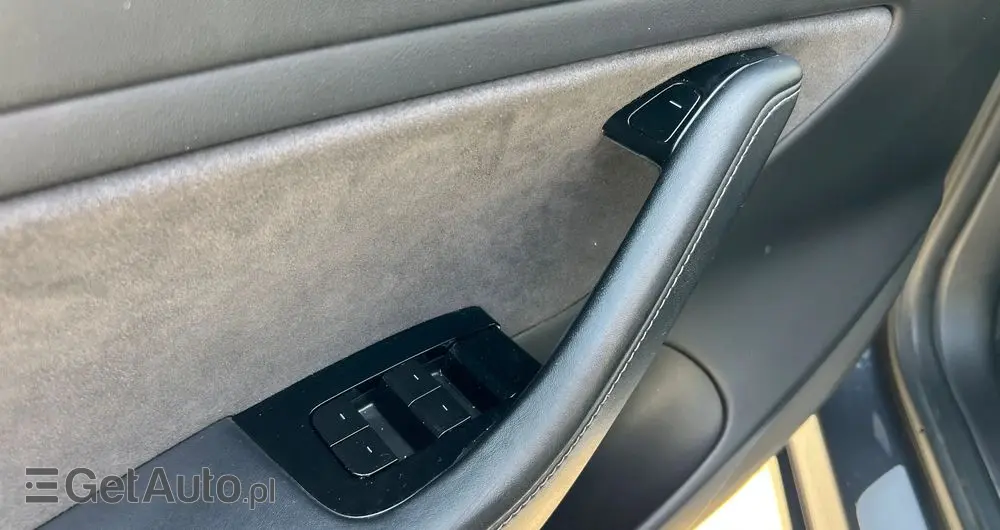 TESLA Model 3 Langstreckenbatterie Allradantrieb Dual Motor Performance