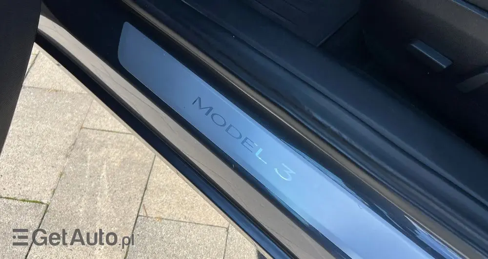 TESLA Model 3 Langstreckenbatterie Allradantrieb Dual Motor Performance