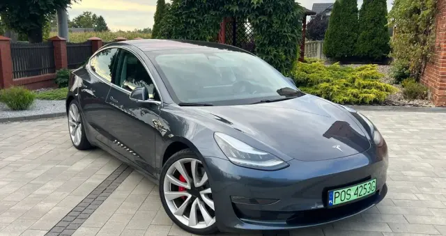 TESLA Model 3 Langstreckenbatterie Allradantrieb Dual Motor Performance