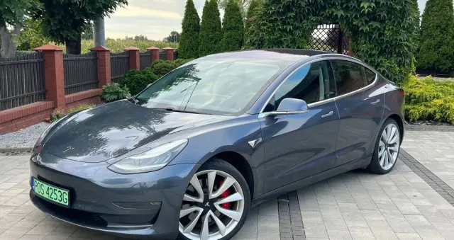 TESLA Model 3 Langstreckenbatterie Allradantrieb Dual Motor Performance