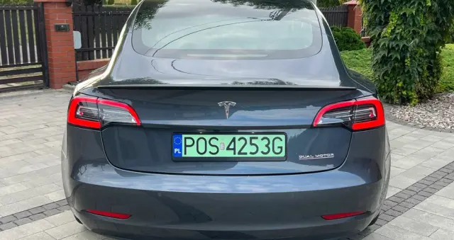 TESLA Model 3 Langstreckenbatterie Allradantrieb Dual Motor Performance