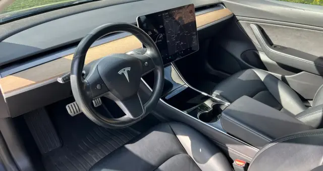 TESLA Model 3 Langstreckenbatterie Allradantrieb Dual Motor Performance