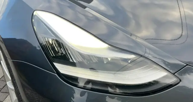 TESLA Model 3 Langstreckenbatterie Allradantrieb Dual Motor Performance