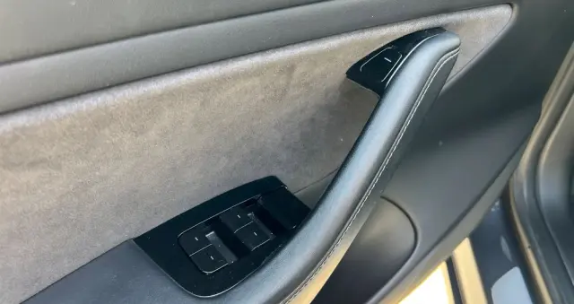 TESLA Model 3 Langstreckenbatterie Allradantrieb Dual Motor Performance