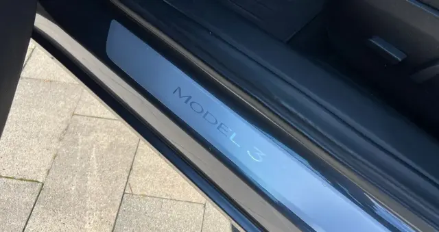 TESLA Model 3 Langstreckenbatterie Allradantrieb Dual Motor Performance