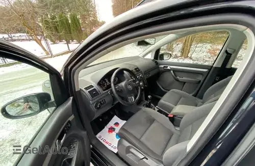 VOLKSWAGEN Touran 