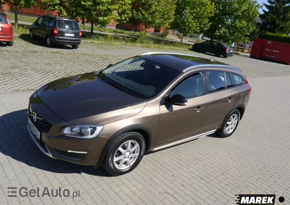 VOLVO V60 Cross Country 