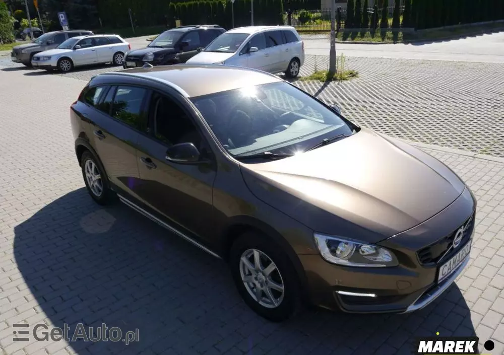 VOLVO V60 Cross Country 