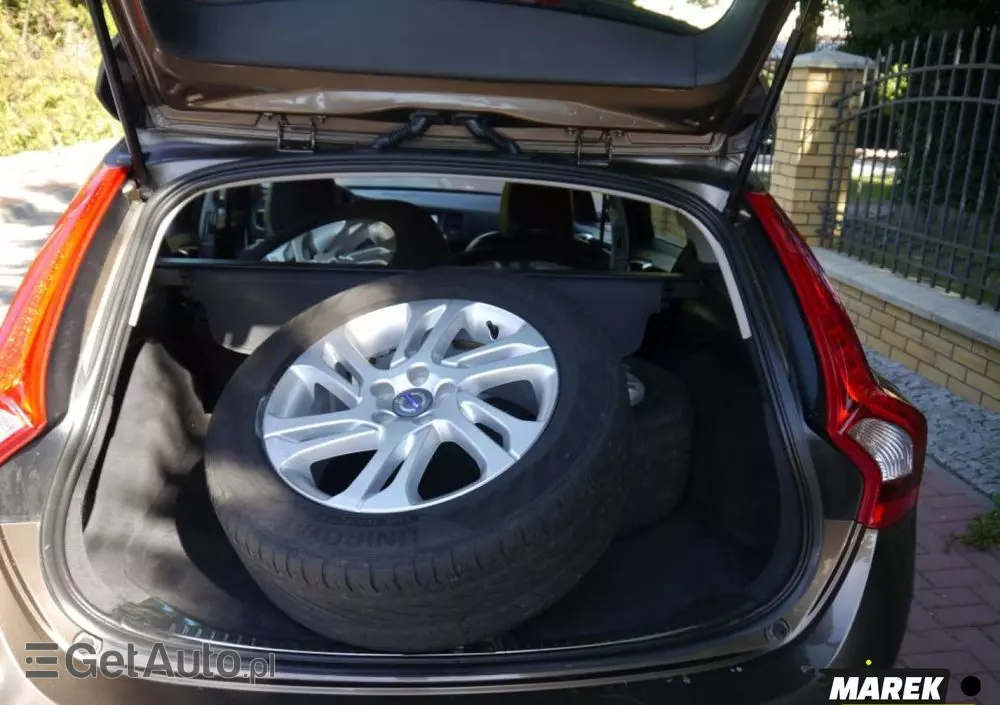 VOLVO V60 Cross Country 