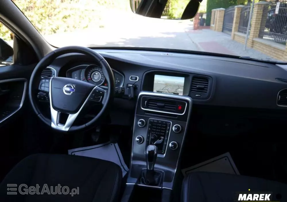 VOLVO V60 Cross Country 