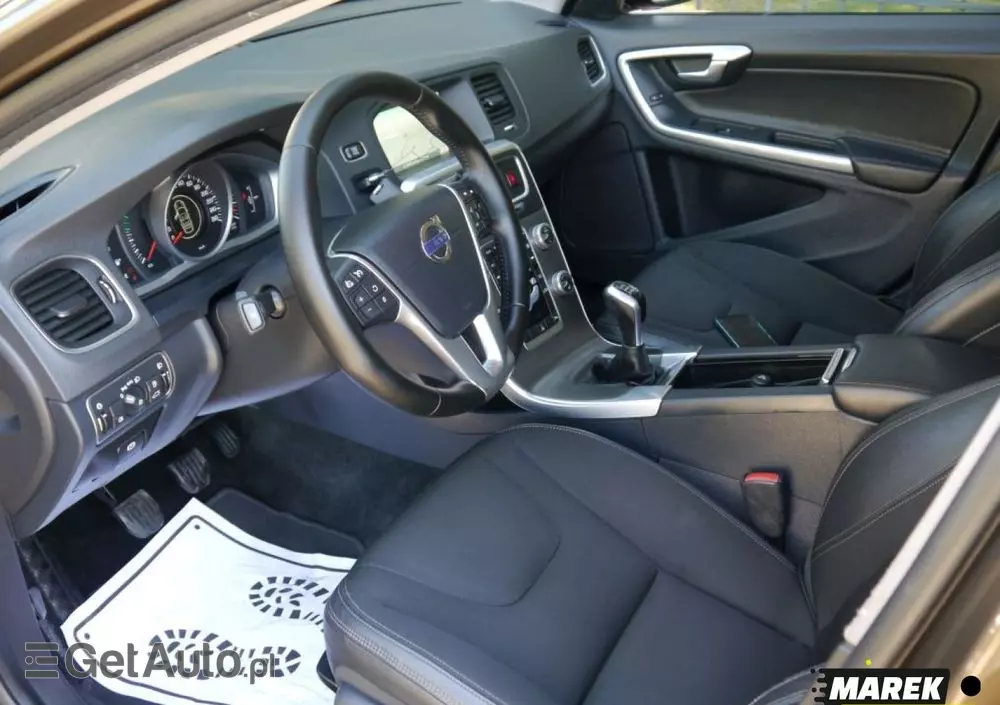 VOLVO V60 Cross Country 