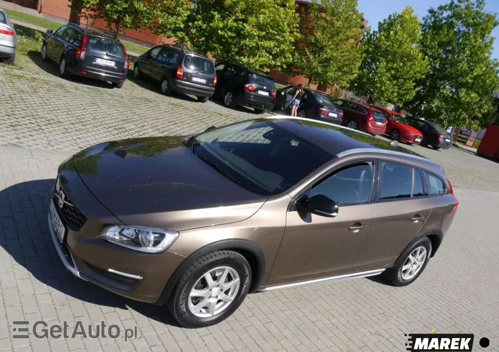 VOLVO V60 Cross Country 