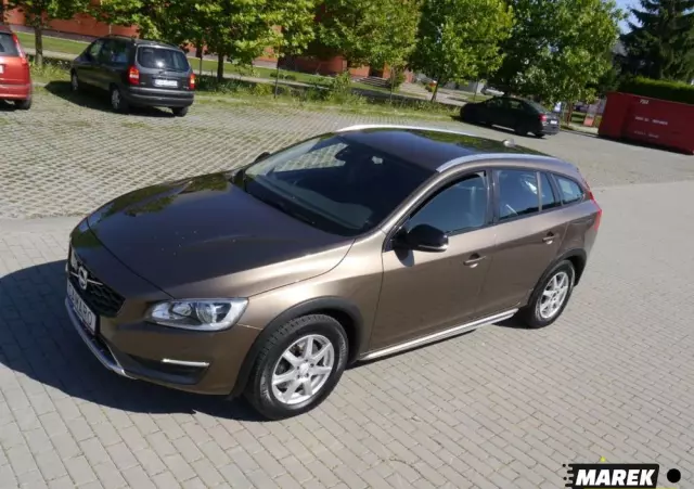 VOLVO V60 Cross Country 