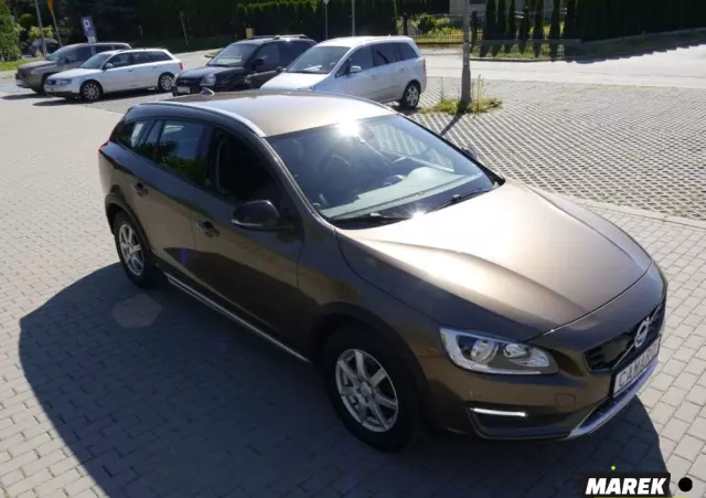 VOLVO V60 Cross Country 