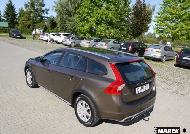 VOLVO V60 Cross Country 