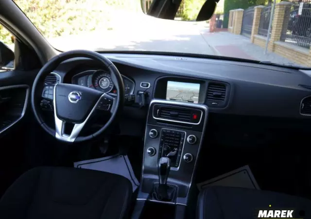 VOLVO V60 Cross Country 